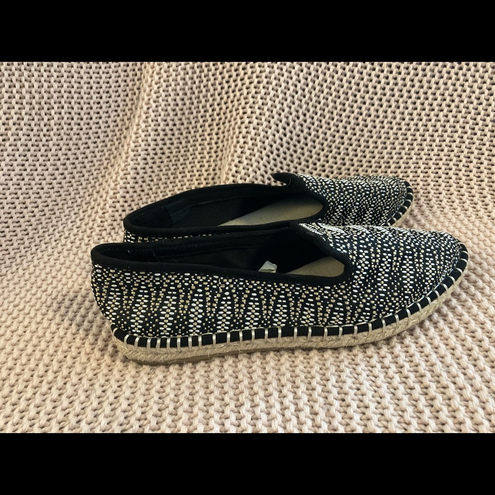 *Universal Thread* shoes